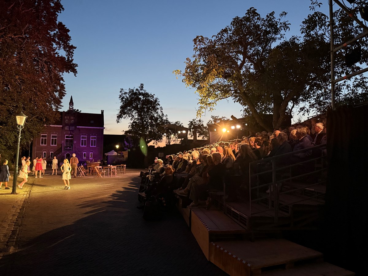 Dorpsgeheimen 100 jaar