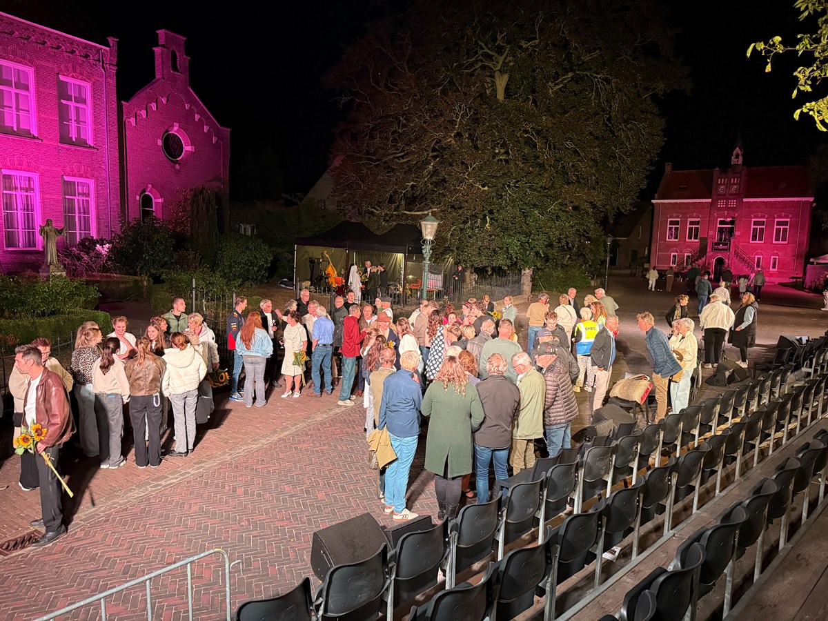 Dorpsgeheimen 100 jaar