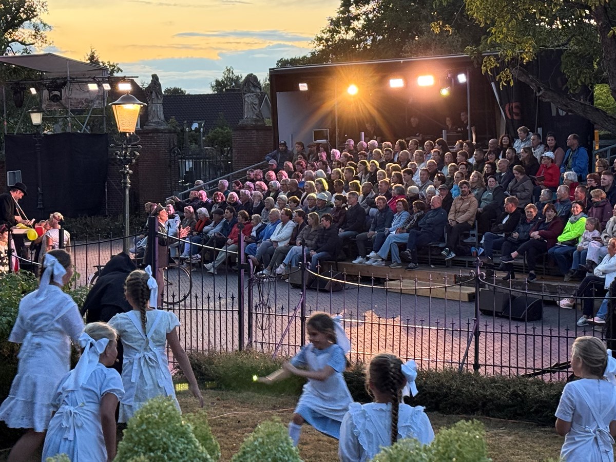 Dorpsgeheimen 100 jaar