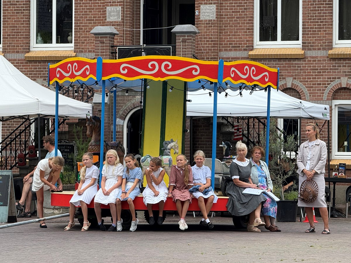 Dorpsgeheimen 100 jaar