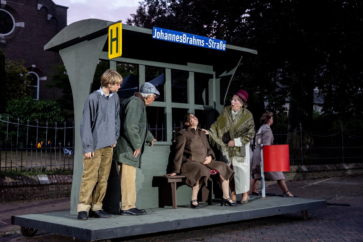 Dorpsgeheimen 100 jaar EMM