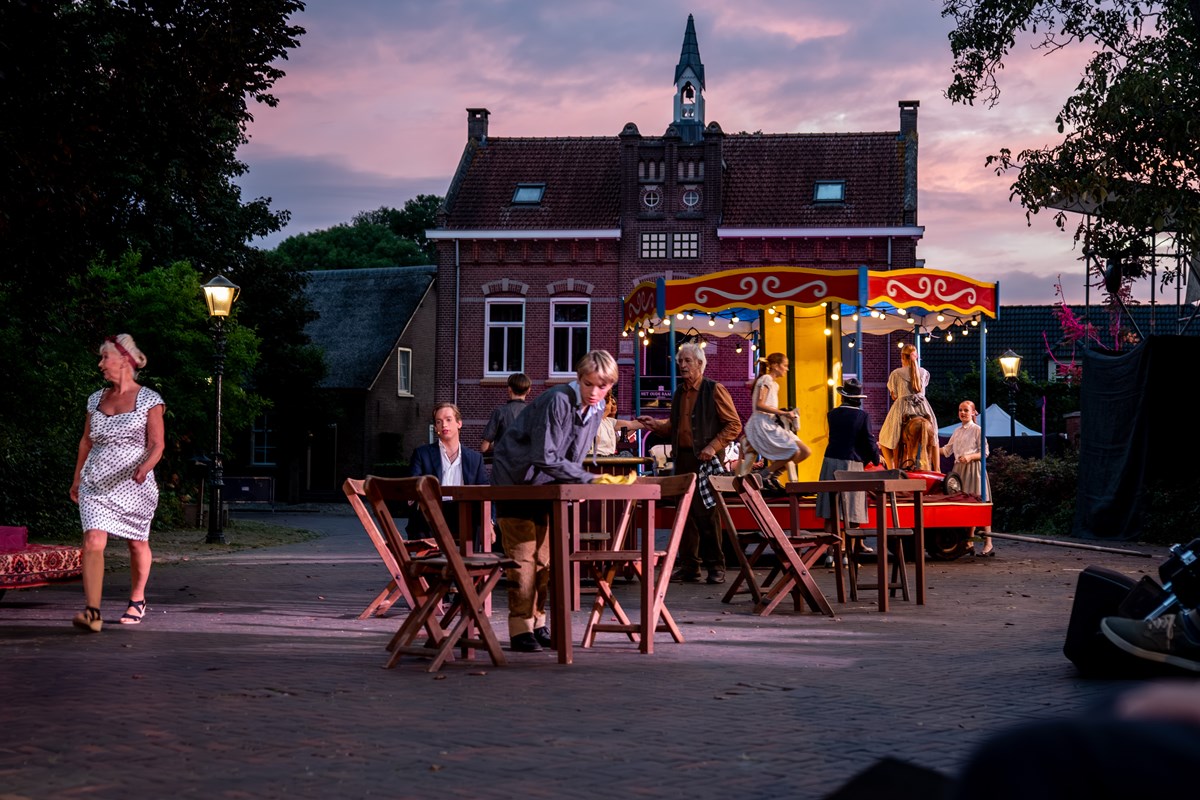 Dorpsgeheimen 100 jaar EMM