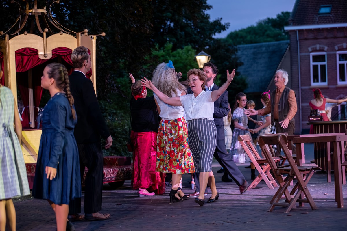 Dorpsgeheimen 100 jaar EMM