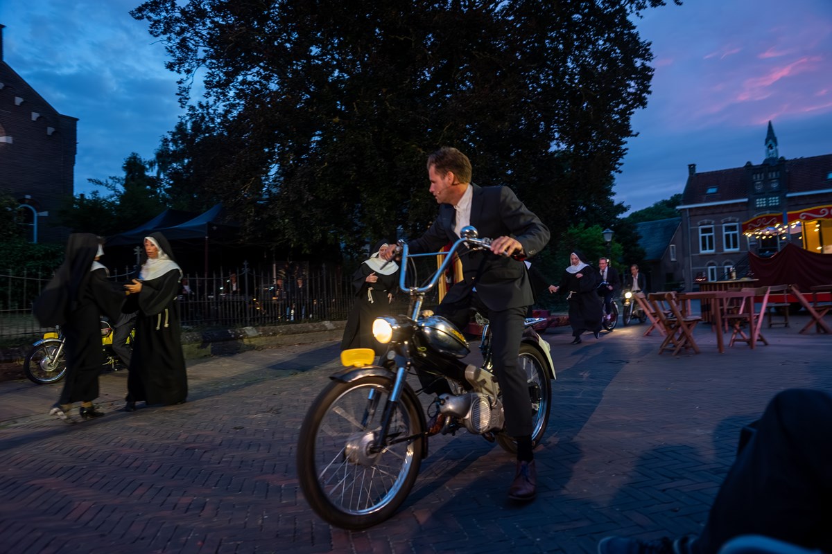 Dorpsgeheimen 100 jaar EMM