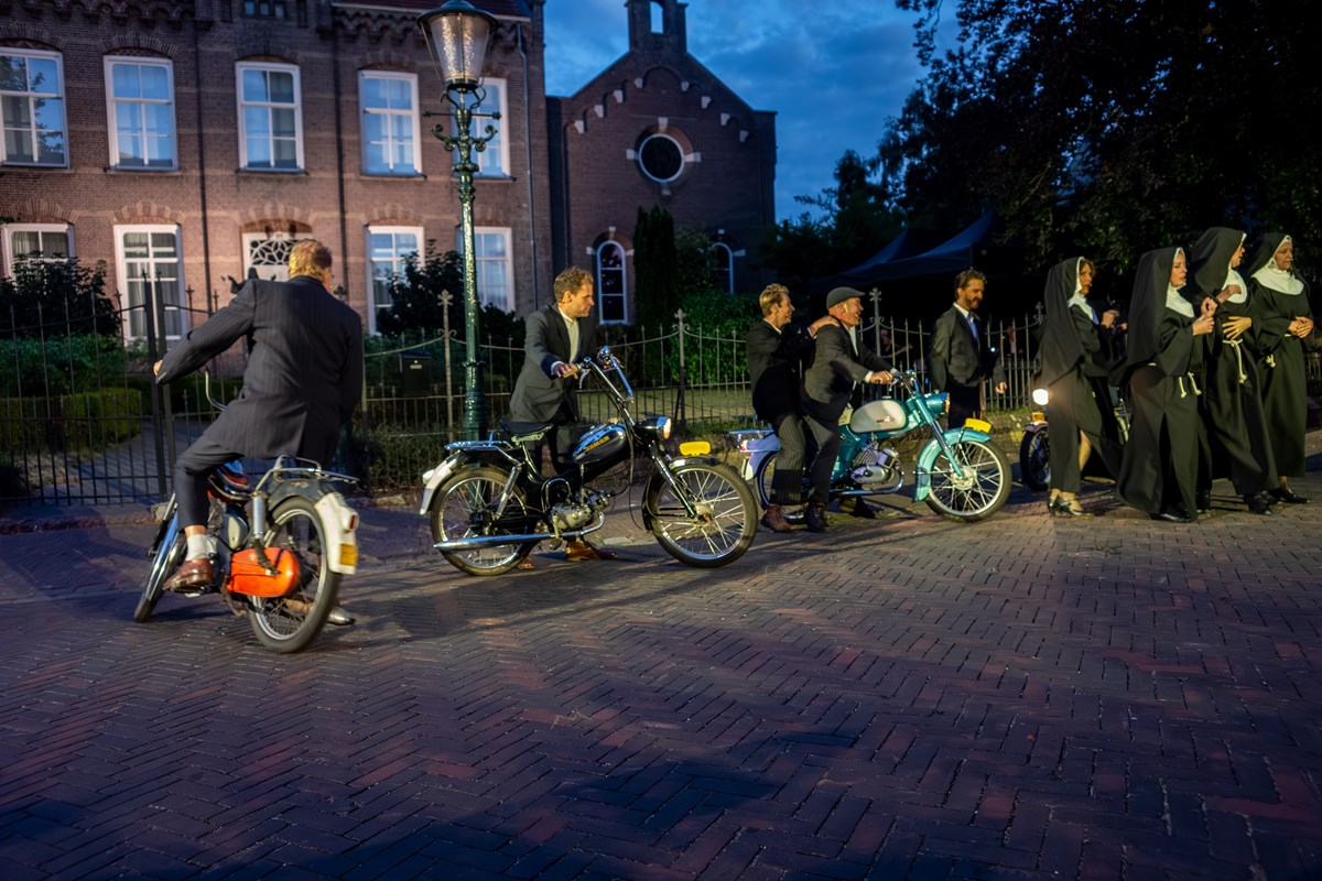 Dorpsgeheimen 100 jaar EMM