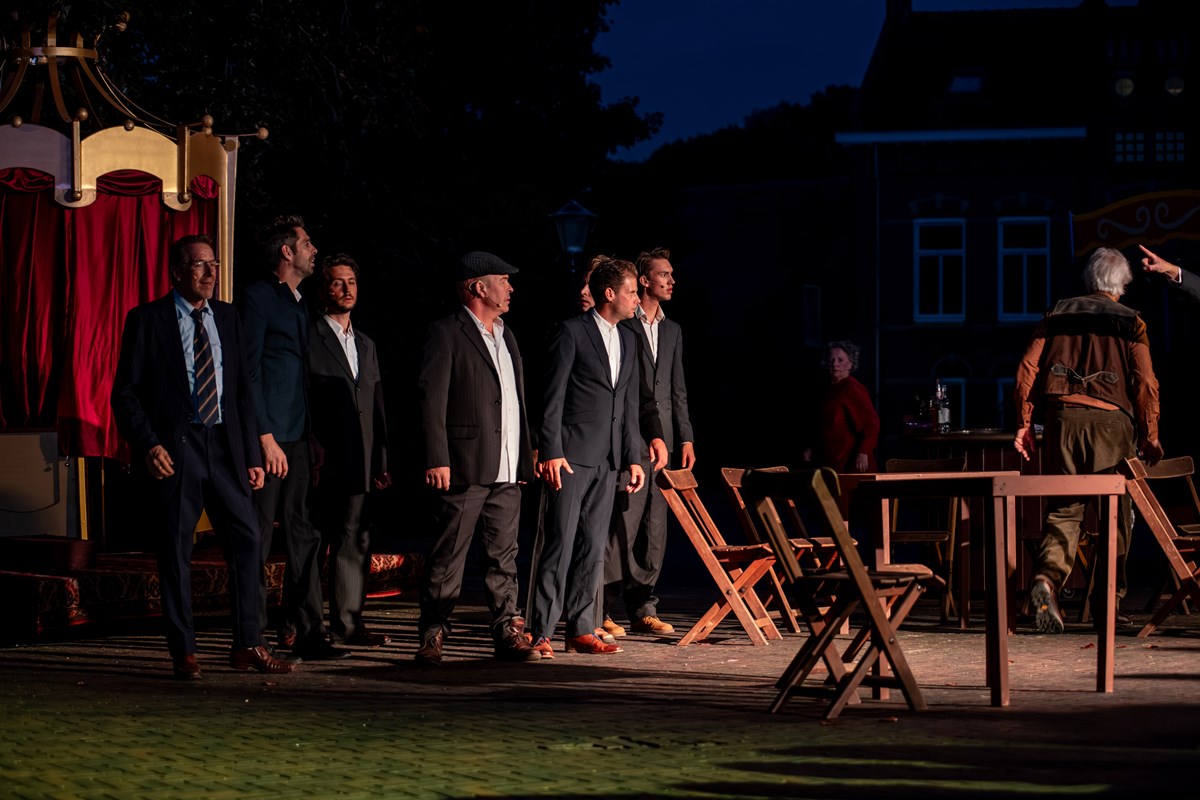 Dorpsgeheimen 100 jaar EMM