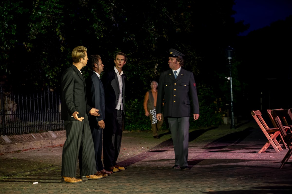 Dorpsgeheimen 100 jaar EMM