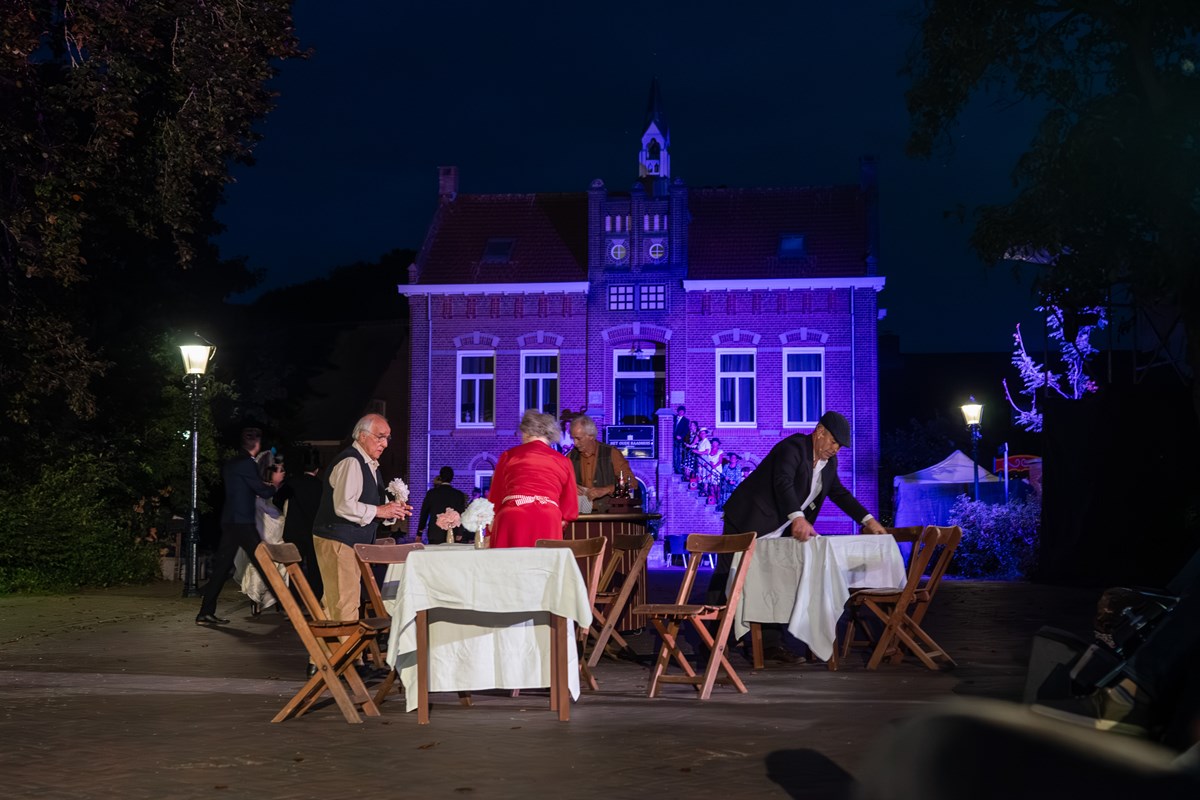 Dorpsgeheimen 100 jaar EMM