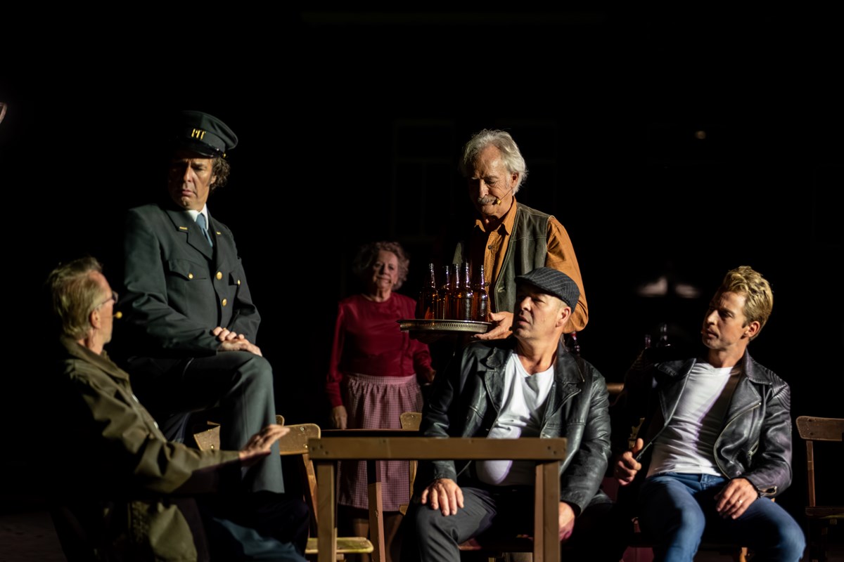 Dorpsgeheimen 100 jaar EMM