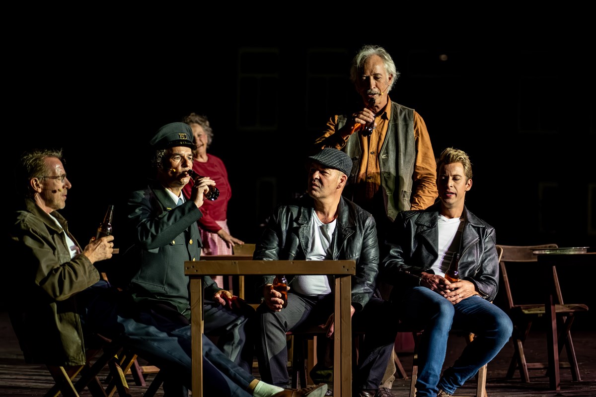 Dorpsgeheimen 100 jaar EMM