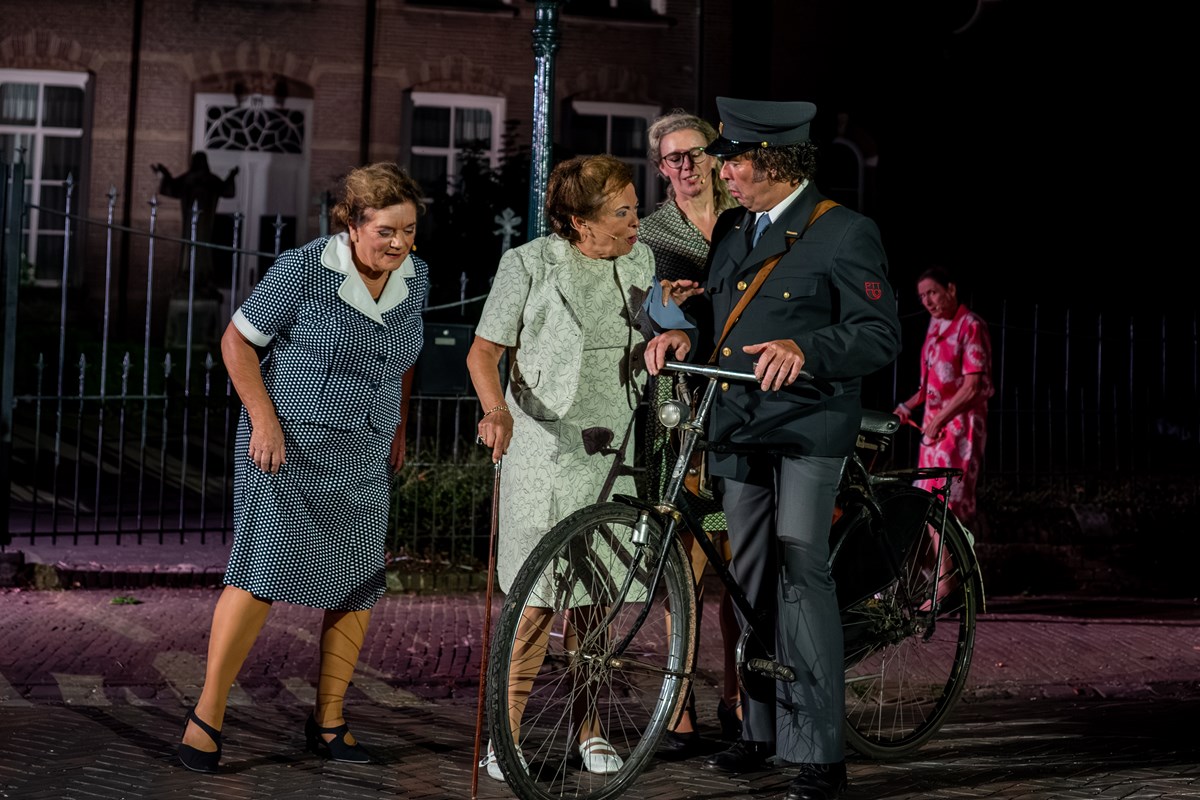 Dorpsgeheimen 100 jaar EMM