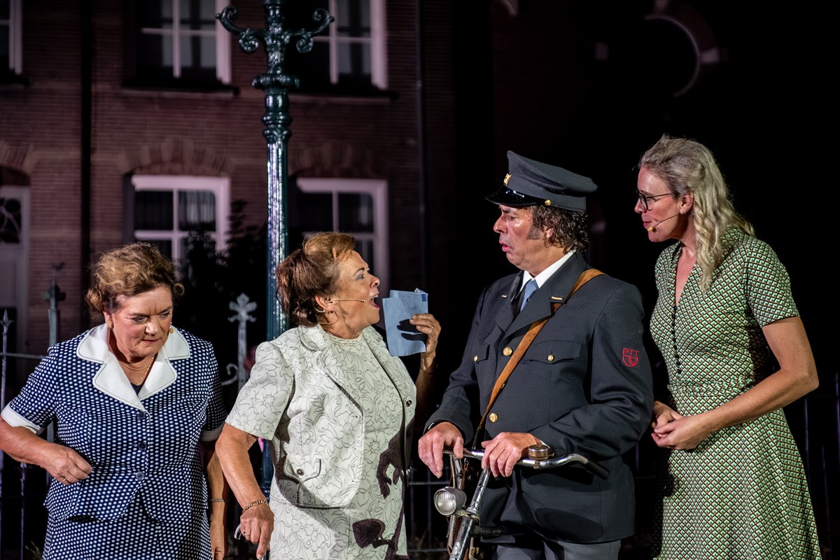 Dorpsgeheimen 100 jaar EMM