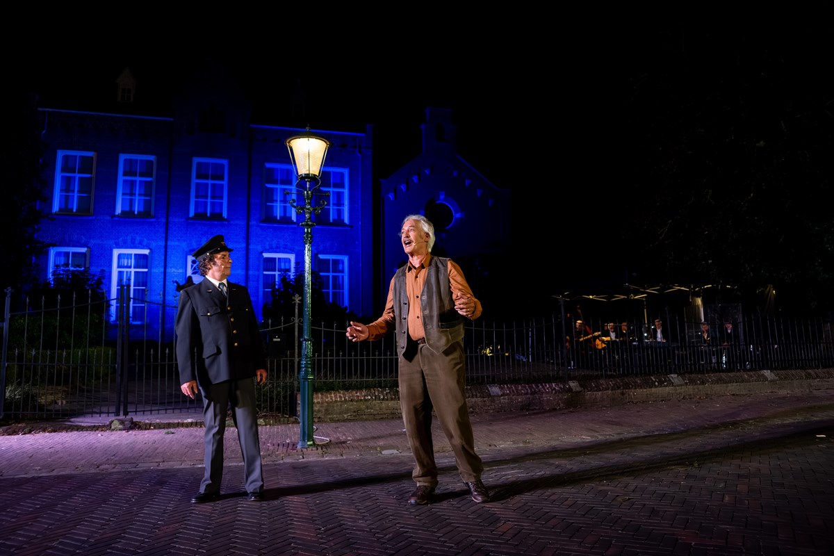 Dorpsgeheimen 100 jaar EMM