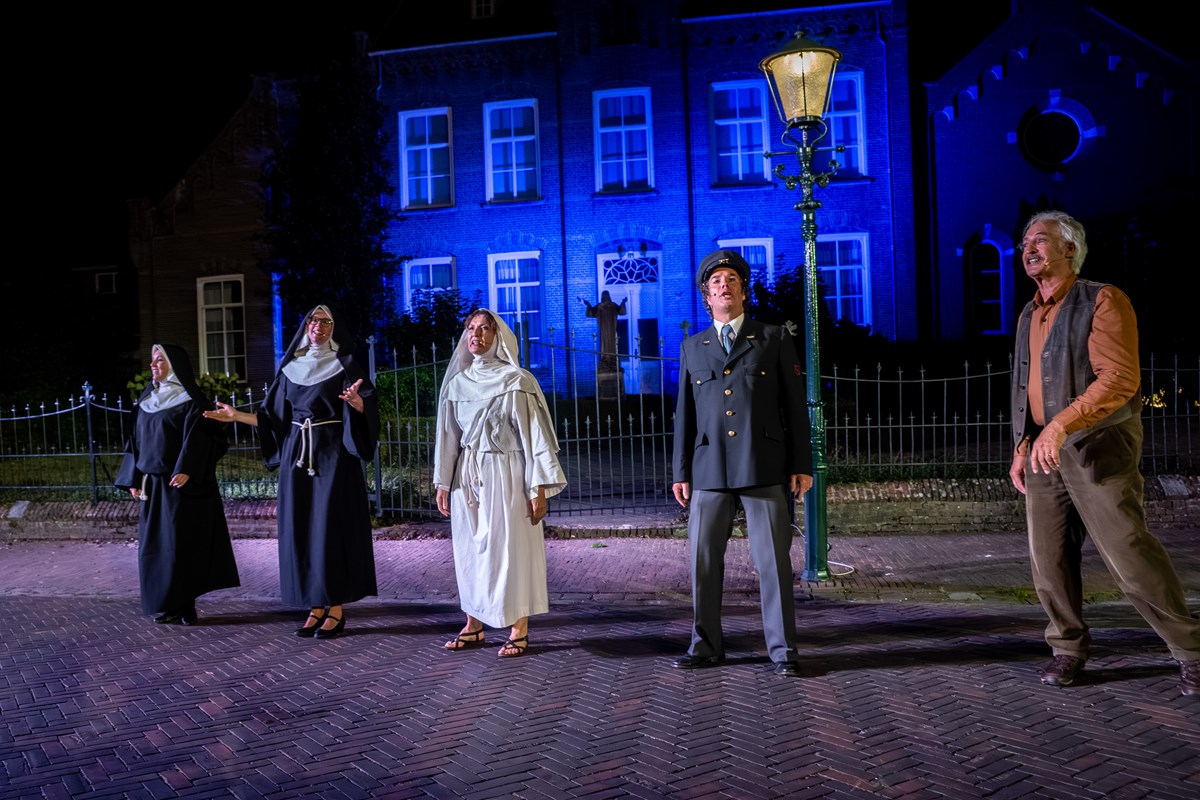 Dorpsgeheimen 100 jaar EMM