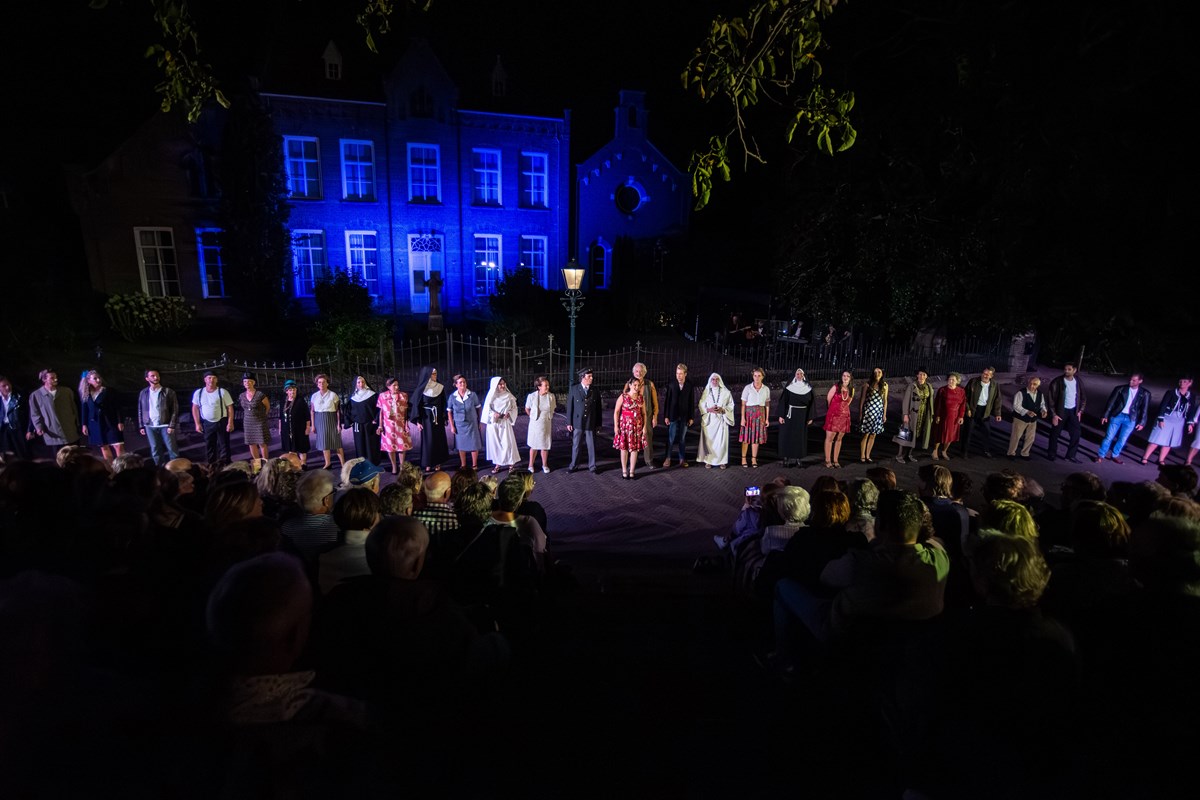 Dorpsgeheimen 100 jaar EMM